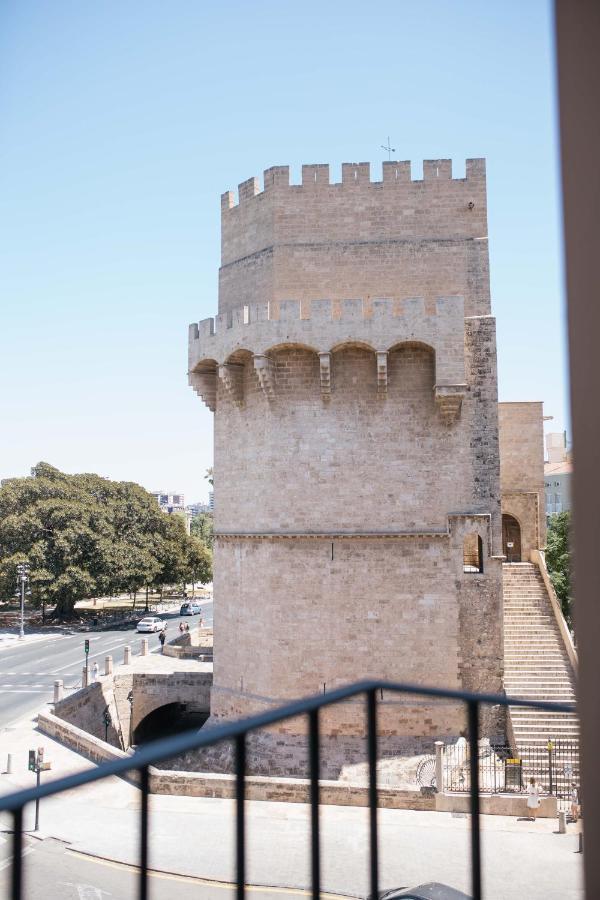 Myr Puerta Serranos Valencia Bagian luar foto