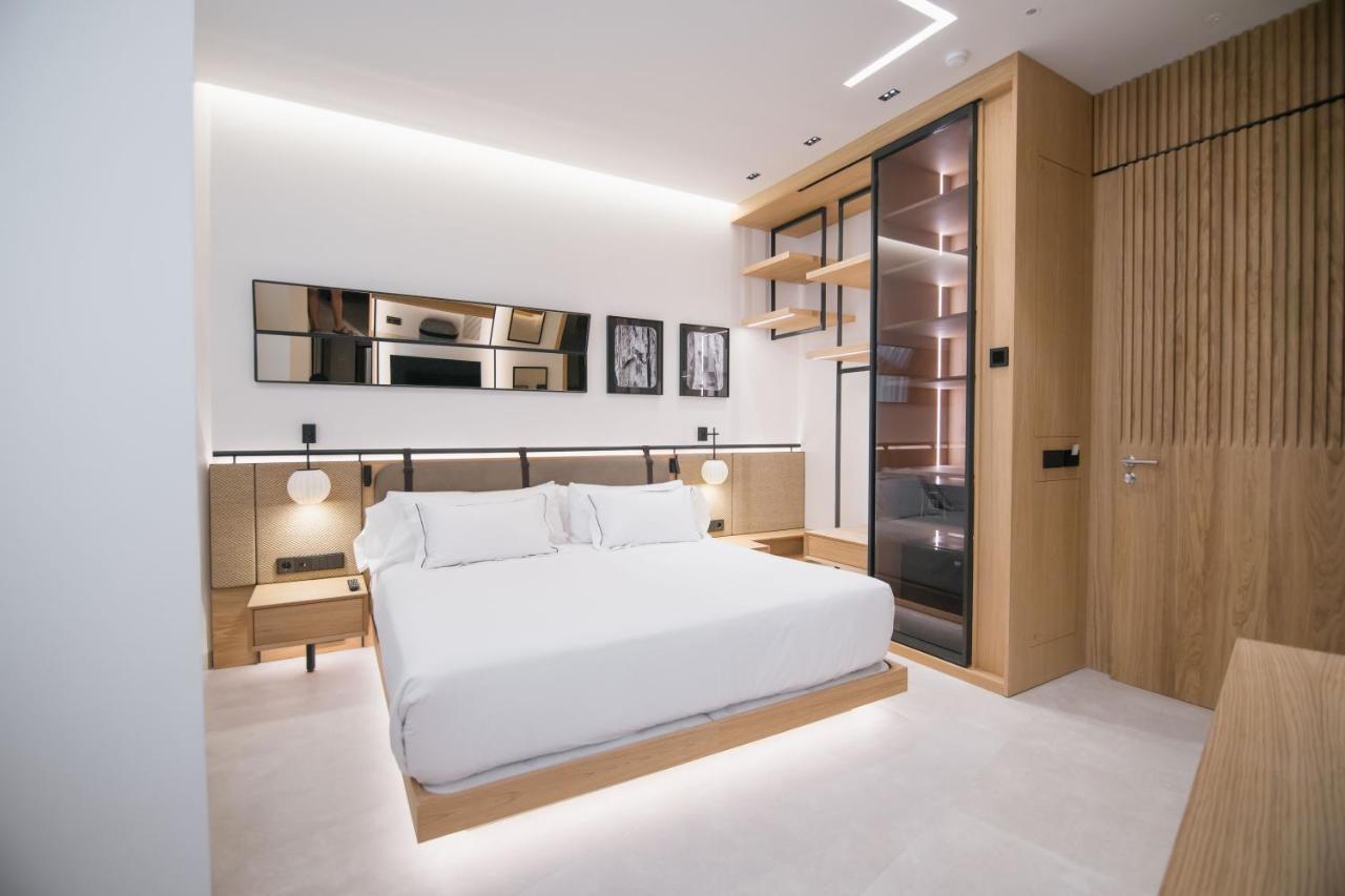 Myr Puerta Serranos Valencia Bagian luar foto