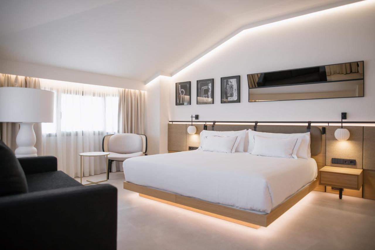 Myr Puerta Serranos Valencia Bagian luar foto