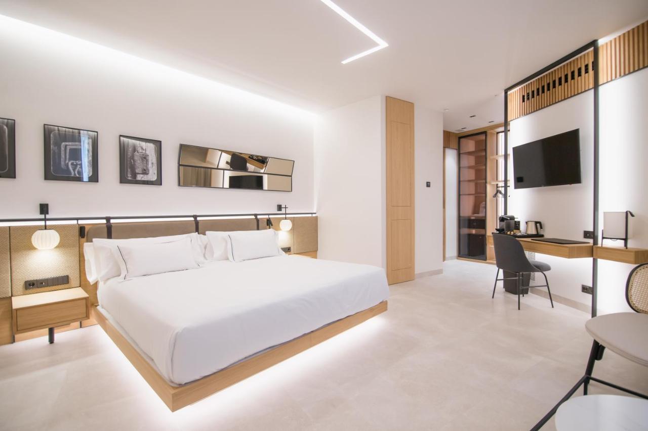 Myr Puerta Serranos Valencia Bagian luar foto